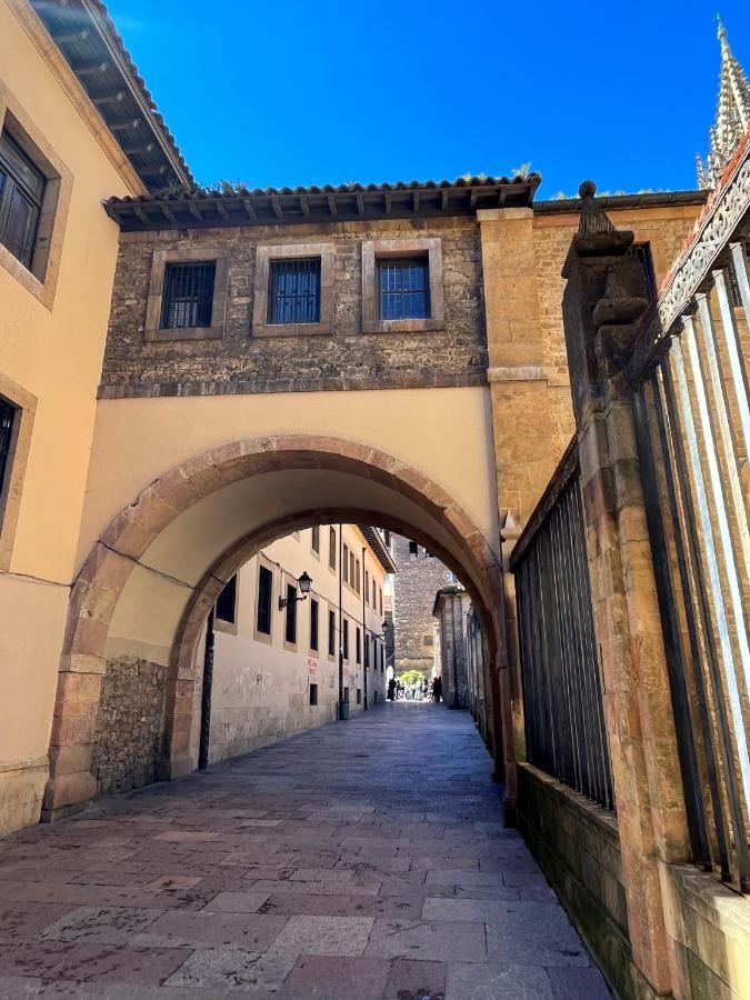 Apartamento Wamba - La Catedral Oviedo Luaran gambar